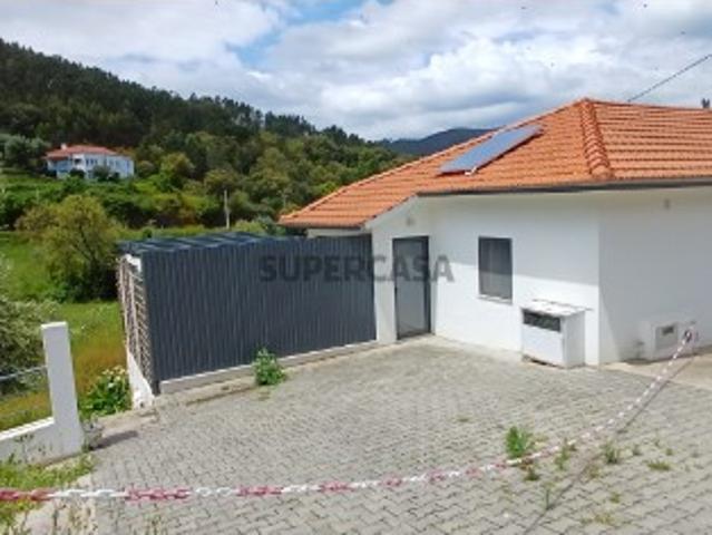 Refúgio Rural Renovado com Ribeira e Terreno a dois minutos do rio Zezere