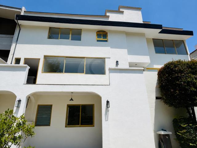 Casa totalmente remodelada con spa privado y extraordinaria ?rea social en Lomas de las Palmas