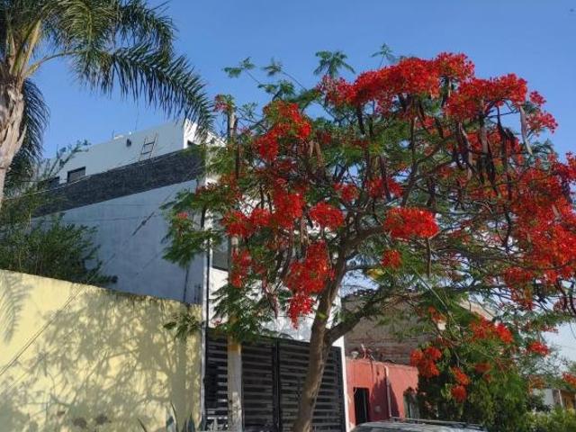 CASA TOTALMENTE REMODELADA EN VENTA