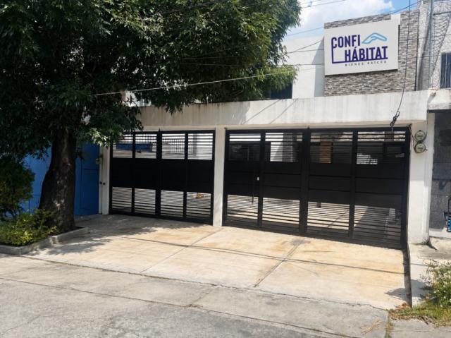 CASA TOTALMENTE REMODELADA EN VENTA — CIUDAD SATÉLITE, CIRCUITO DIPLOMÁTICOS