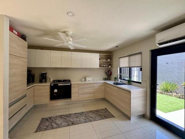 Casa totalmente remodelada en venta en San Nicolas de los Garza