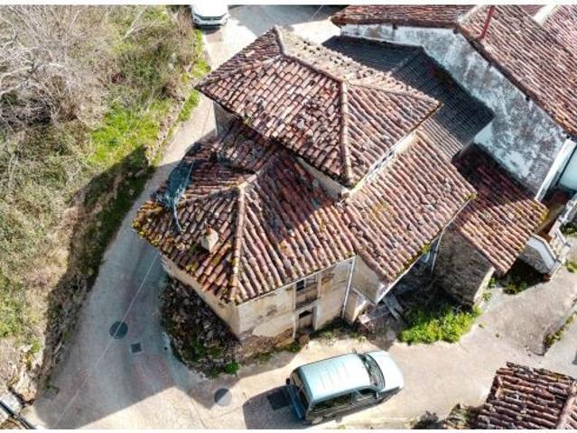 Casa tradicional asturiana para rehabilitar en La Xuncar Riosa
