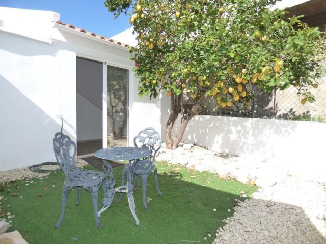 Casa Tradicional, com dois pisos, 4 quartos, dividida em dua. 117m² Mexilhoeira grande