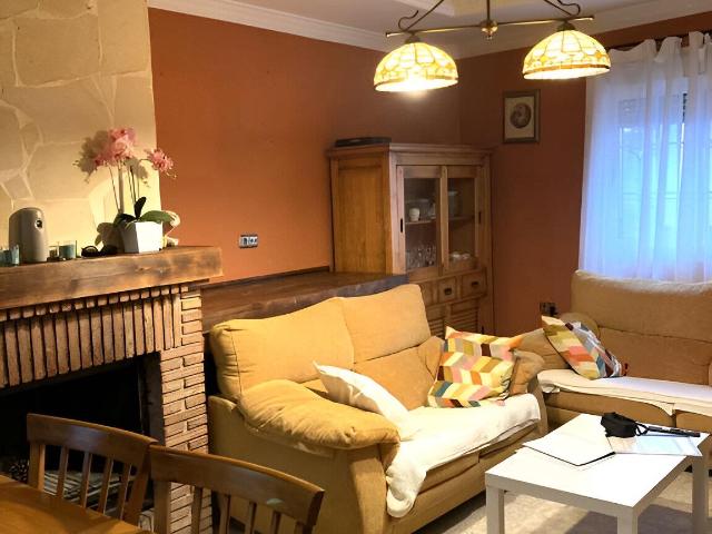 Casa tradicional con terraza y vistas en Albuñuelas – amplia. 0m² Albuñuelas