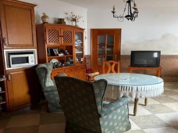 Casa tradicional con patio andaluz y gran potencial en la Sierra Norte de Sevilla