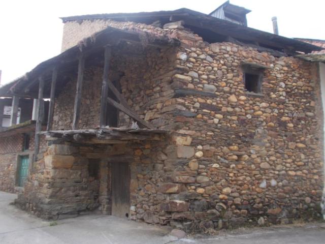 Casa tradicional de piedra de 42 m² para reformar en Quilós Cacabelos