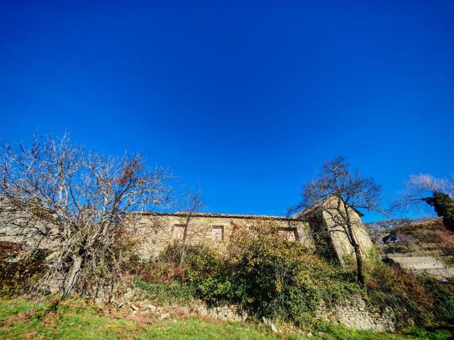 CASA TRADICIONAL DE PIEDRA PARA REHABILITAR EN LERÉS