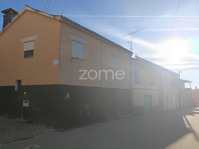 Casa tradicional de 2 quartos a 15 minutos de Vila Real | Guiães