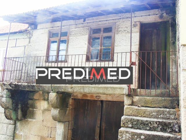 Casa tradicional em granito p/recuperar em Vila Real