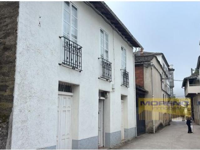 Casa tradicional en el Camino de Santiago con 258 m² y jardín en Triacastela