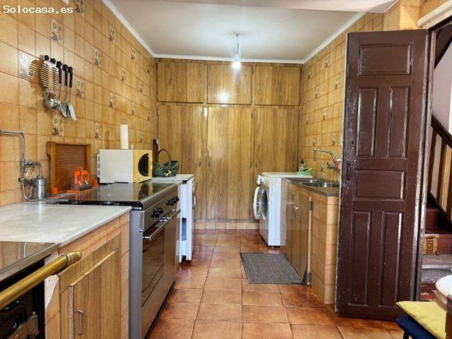 CASA TRADICIONAL EN HELECHA: 3 Plantas, Desván Diáfano, Jardín, Garaje y Tejado Reformado