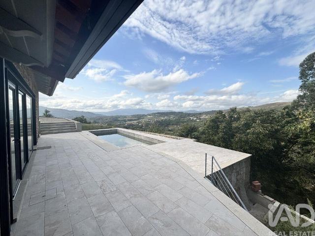 Casa tradicional T4 em Fornelos e Queijada de 144,00 m²