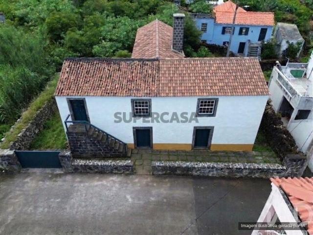 Casa tradicional T3 em Ribeiras de 207,00 m²