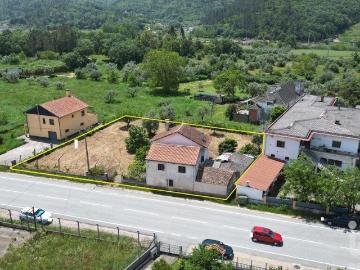 Casa tradicional T3 em São Miguel, Santa Eufémia e Rabaçal de 175,00 m²