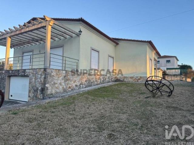 Casa tradicional T3 em Valado dos Frades de 563,00 m²