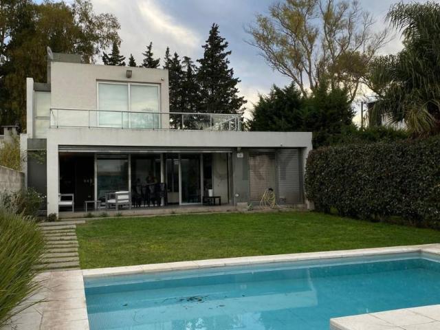 CASA TRES DORMITORIOS EN ALQUILER EN GONNET