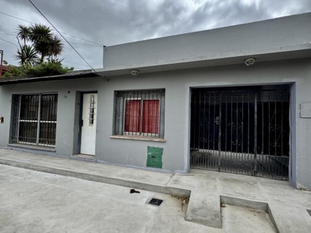 CASA TRES HABITACIONES USO PROFESIONAL