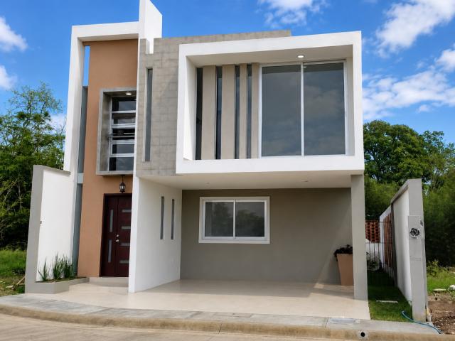Casa Tres Pasos