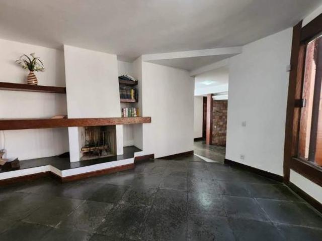 Casa Triplex, 5 quartos, 1 suite, 5 vagas