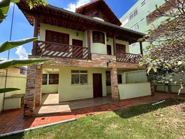 Casa Triplex com 5 quartos à venda em Belo Horizonte, no bairro Castelo