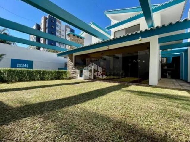 Casa Triplex a venda com 6 quartos, 3 suítes no bairro Lourdes em Santa Maria RS