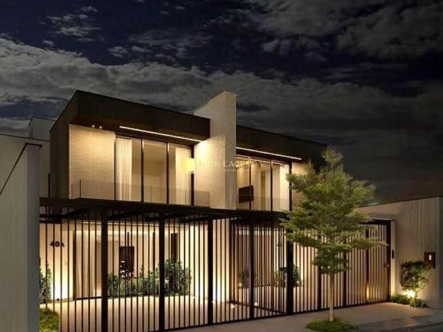 Casa triplex geminada à venda no bairro Santo Agostinho