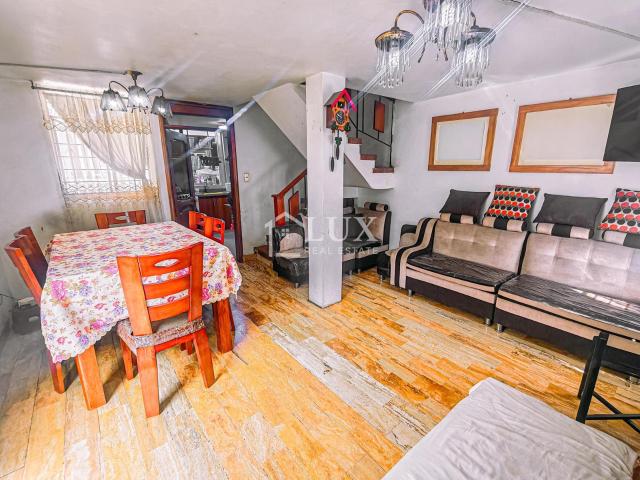 Casa triplex en venta SJL