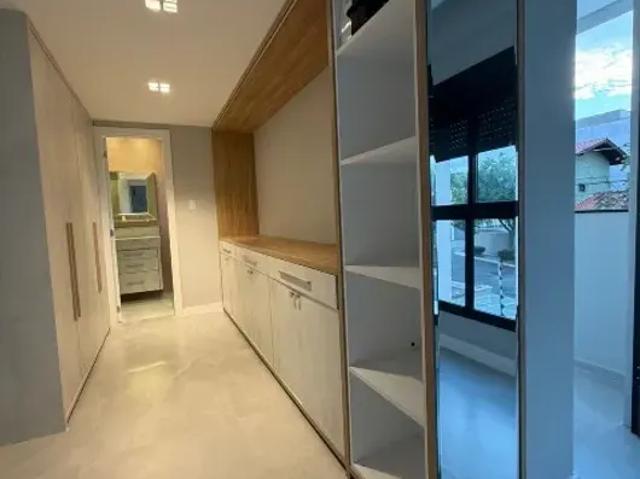 Casa triplex à venda na praia brava itajaí