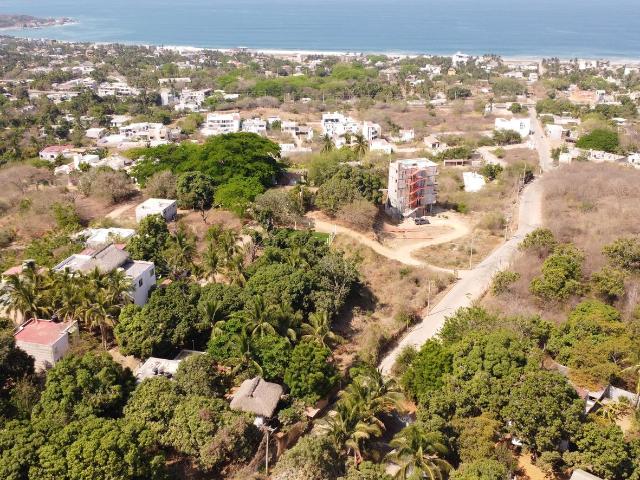 Casa tropical con gran potencial a 10 minutos de playa Zicatela, en zona de crecimiento