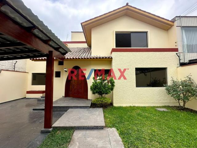 Casa U Oficina En Alquiler En San Borja | 426 M² Ac 5 Habitaciones Y 2 Cocheras