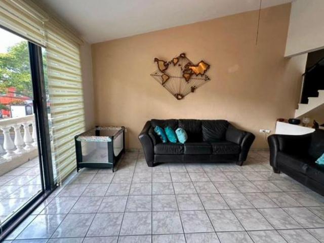 Casa ubicada en Ave principal, a pocos minutos de la playa y el aeropuerto, en venta