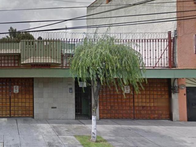 Casa Ubicada en Del Carmen, Coyoacan, en Remate