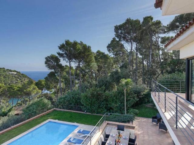 Casa unifamiliar con vistas al mar a un paso de la playa de. 333m² Tamariu