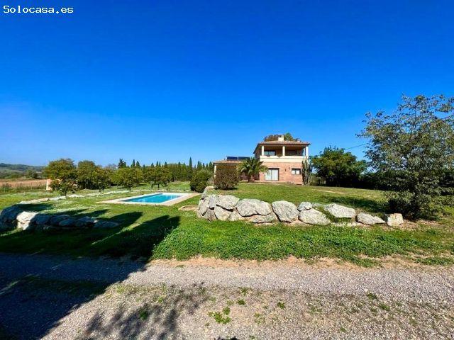 Casa unifamiliar con gran terreno muy cerca de Figueres