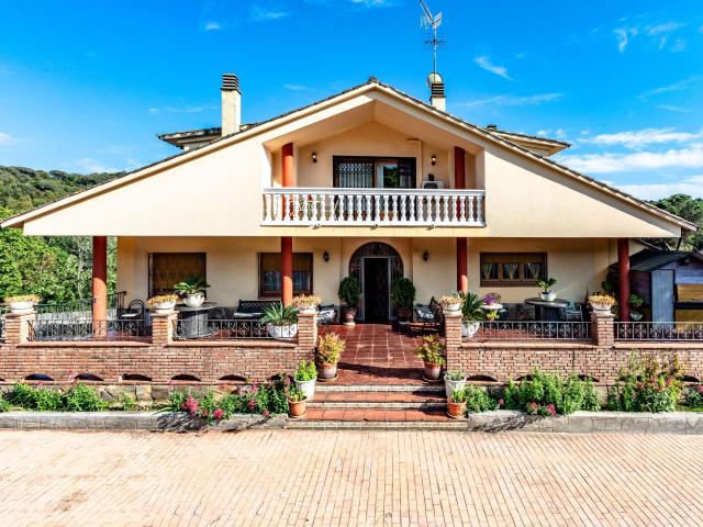 Casa unifamiliar con nave para trabajar en casa