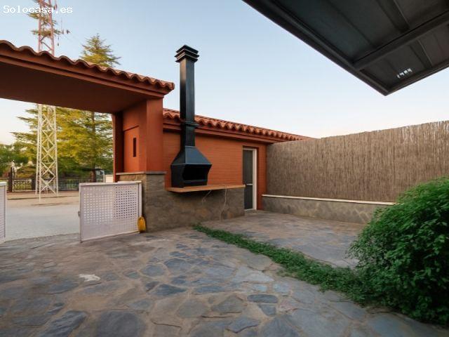 Casa unifamiliar con patio, garaje y 4 habitaciones en Les Casetes Sant
