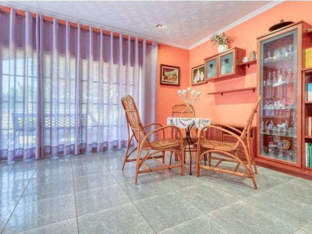 Casa Unifamiliar con piscina, con 369 m2 construidos sobre parcela de 500 m2