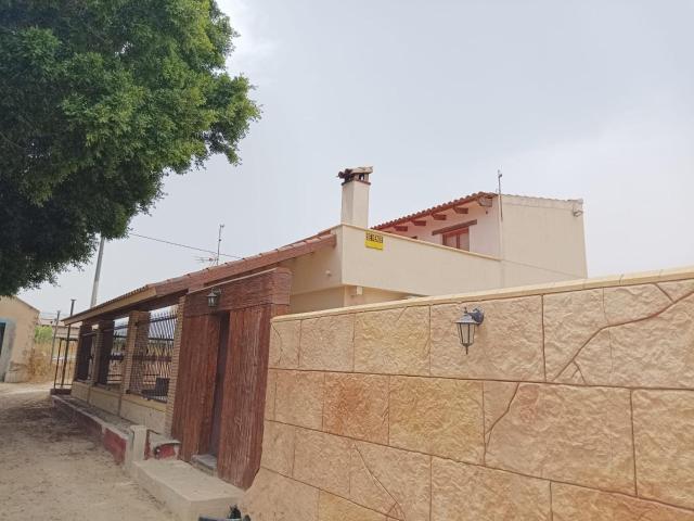 Casa unifamiliar de campo en venta en Sangonera La Seca con 650 metros de parcela más opcional, parcela colindante de 1000 metros