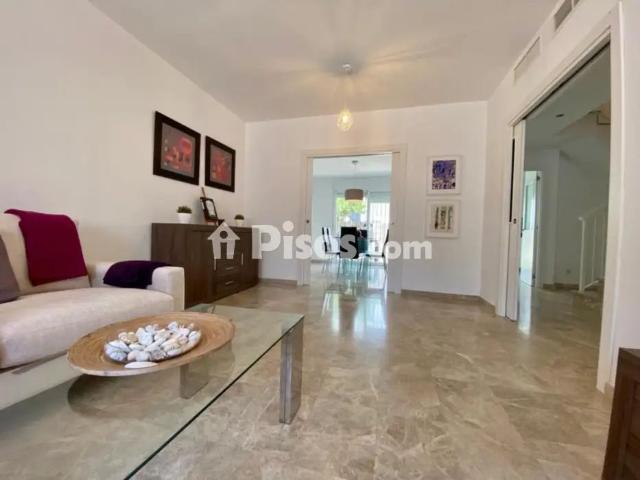 Casa unifamiliar en alquiler en Calle Alfarnate, 30