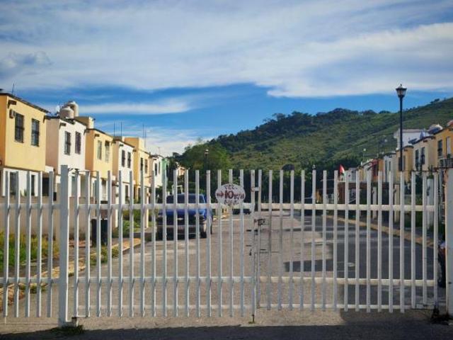 Casa en venta en calle privada con jardín | Los Laureles, Xochitepec Morelos