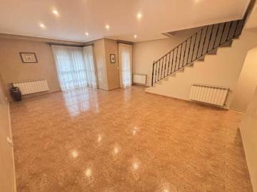 CASA UNIFAMILIAR EN VENTA EN CORIA. REF. 1649