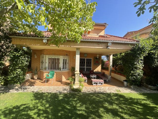 Casa unifamiliar en venta en Higuera de las Dueñas