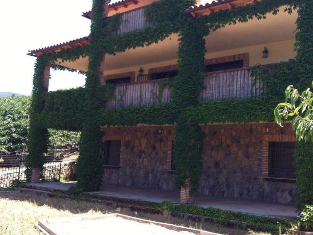 Casa adosada en venta en Valdastillas