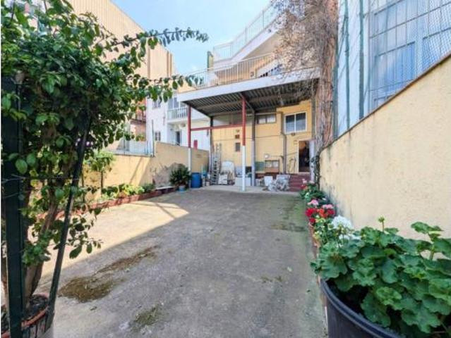 Casa unifamiliar Venta Santa Coloma de Gramenet, Fondo