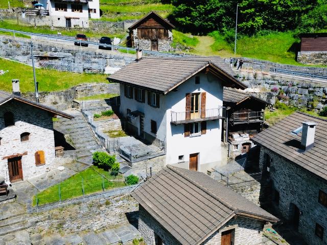 Casa unifamiliare con torba, giardino,vista panoramica RESIDENZA PRIMARIA E SECONDARIA IN VAL CALANCA