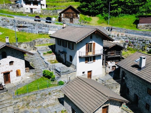 Casa unifamiliare con torba, giardino,vista panoramica RESIDENZA PRIMARIA E SECONDARIA IN VAL CALANCA