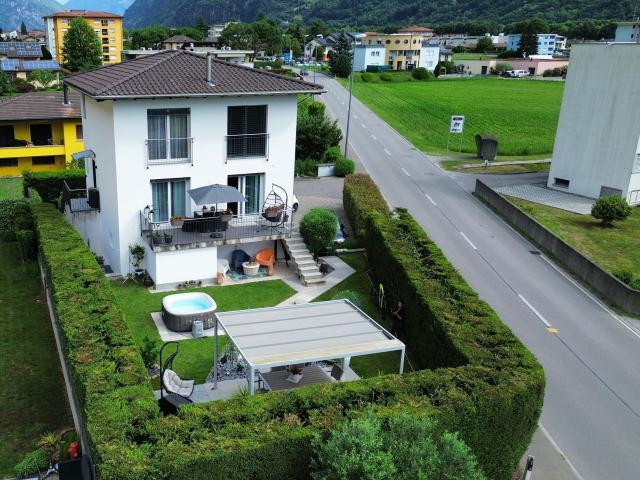Casa unifamiliare di 6.5 locali con giardino esclusivo e spazi generosi