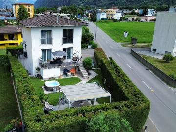 Casa unifamiliare di 6.5 locali con giardino esclusivo e spazi generosi