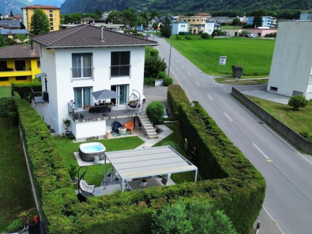 Casa unifamiliare di 6.5 locali con giardino esclusivo e spazi generosi