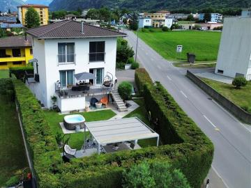 Casa unifamiliare di 6.5 locali con giardino esclusivo e spazi generosi
